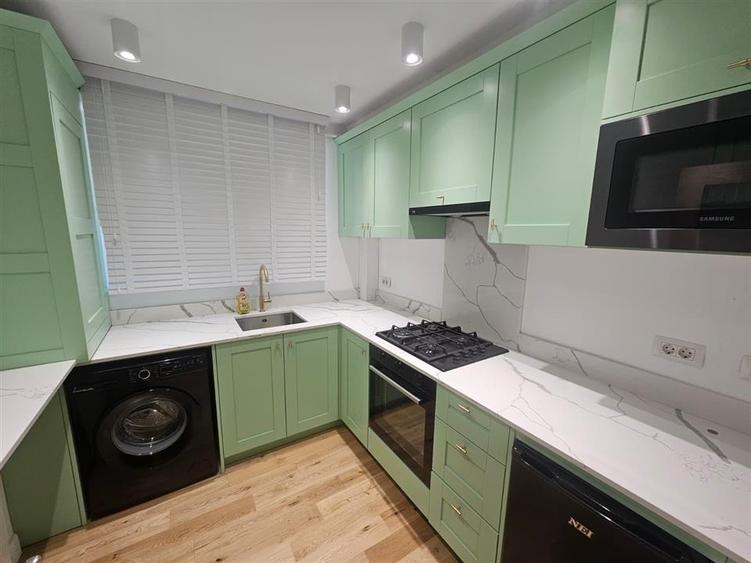 Apartament cu 2 camere semidecomandat, mobilat în Central