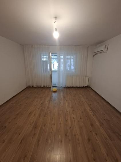 Apartament cu 2 camere semidecomandat, mobilat în Rovine