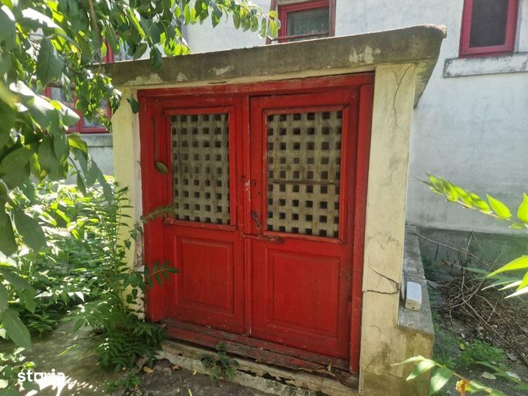 Casă cu 3 camere decomandat în Central