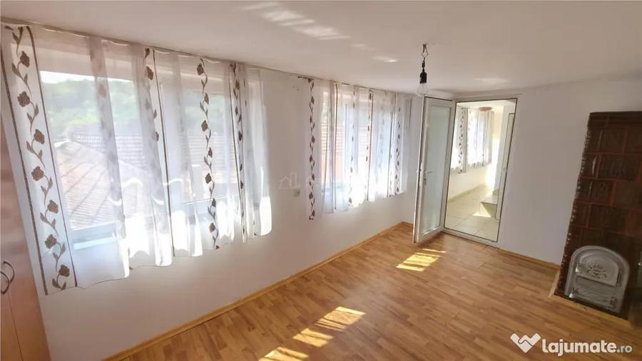 Casă cu 8 camere cu Teren 432 Mp în Central