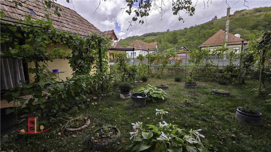 Casă cu 2 camere cu Teren 800 Mp în Acățari