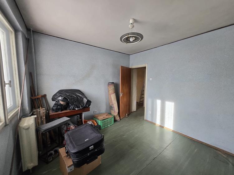 Apartament cu 3 camere decomandat în Drumul Taberei
