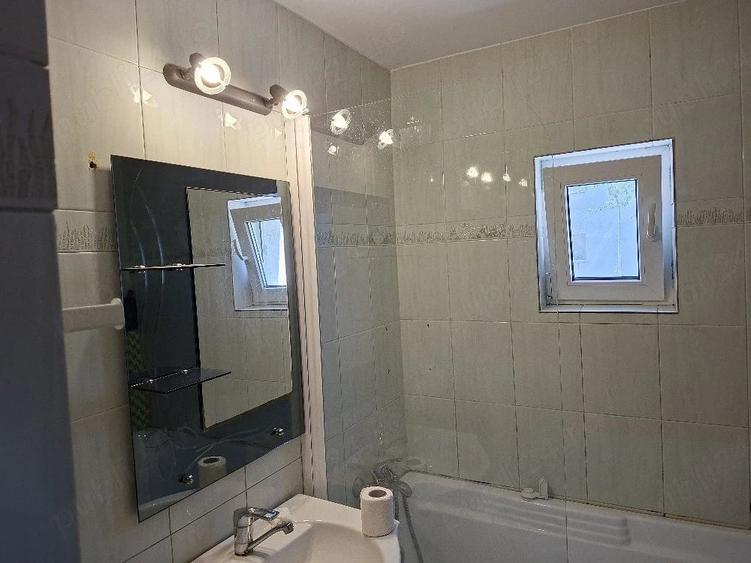 Apartament cu 3 camere decomandat în Exterior Vest
