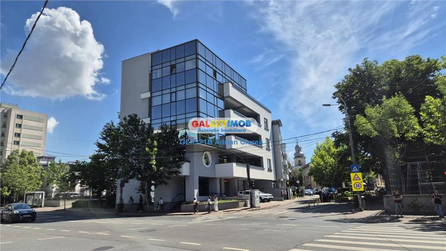 Birou, de 300 mp, în P-ța Unirii