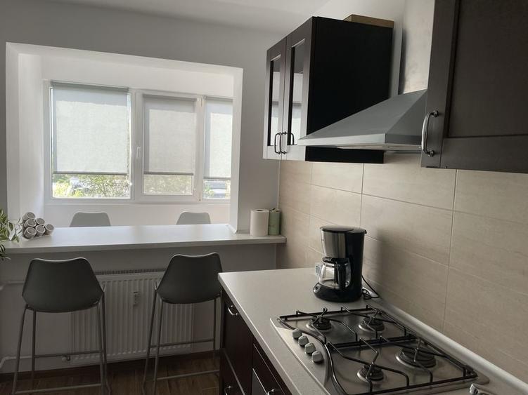 Apartament cu 3 camere decomandat în Far