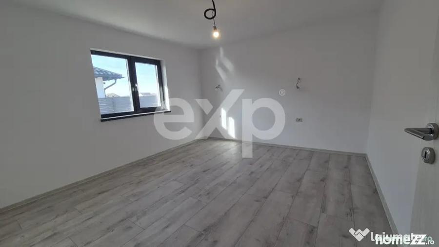 Casă cu 4 camere cu Teren 400 Mp în Bradu