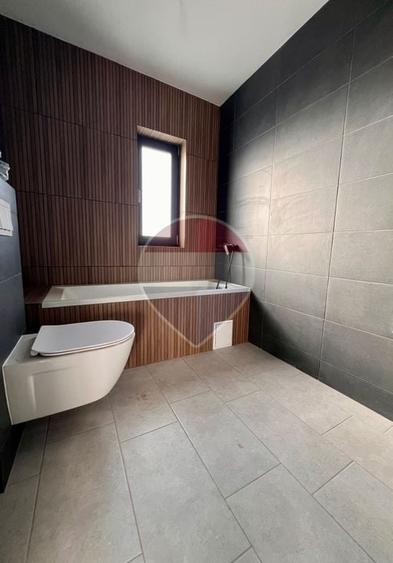 Duplex cu 4 camere cu Teren 350 Mp în Tărlungeni