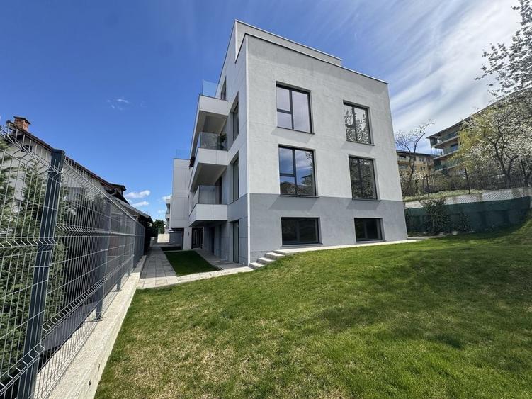 Apartament cu 3 camere semidecomandat în Dosu Bricii