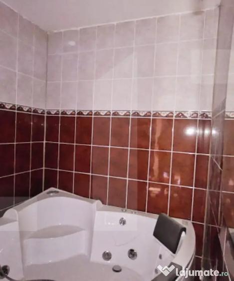 Apartament cu 5 camere decomandat în Central