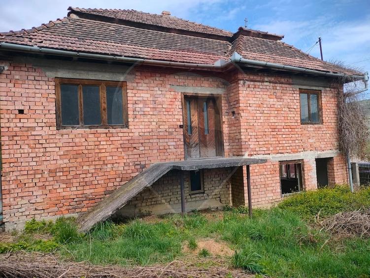 Casă cu Teren 1440 Mp în Central