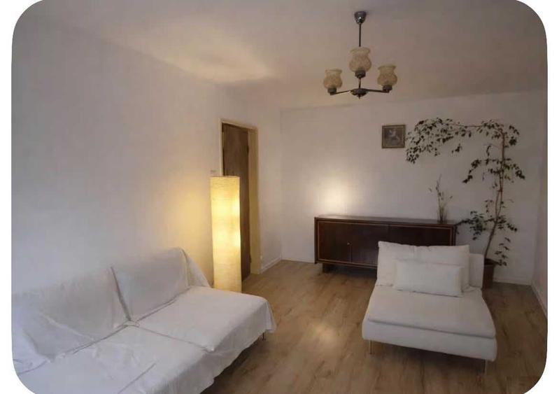 Apartament cu 3 camere semidecomandat în Dristor