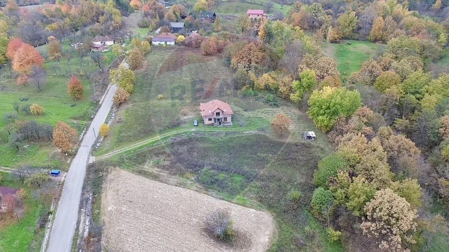 Casă cu 5 camere cu Teren 6400 Mp în Copalnic-Mănăștur