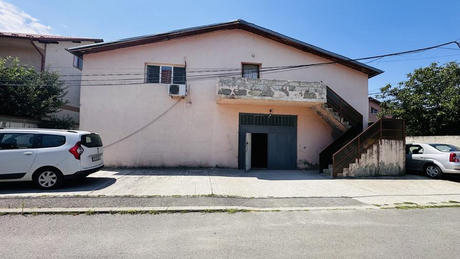 Casă individuală cu 8 camere cu Canalizare în Chiajna
