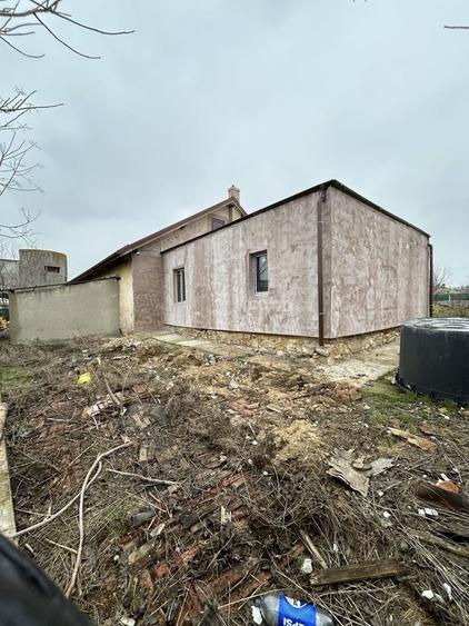Casă cu 4 camere în Dorobanțu