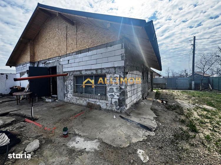Casă cu 3 camere cu Teren 692 Mp în Fulga