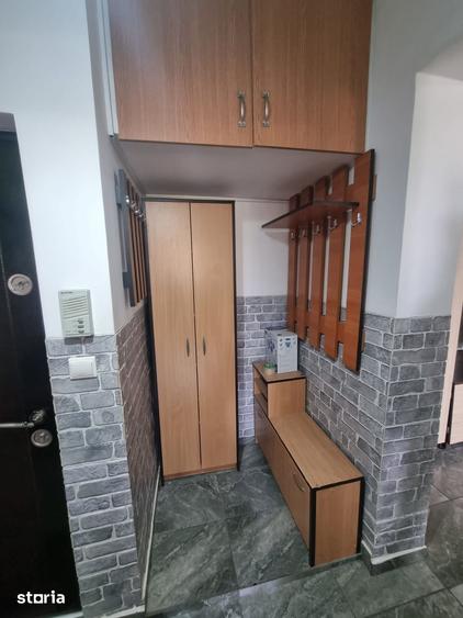 Apartament cu 3 camere decomandat în Podu Roș