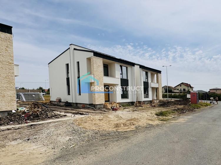 Duplex cu 4 camere cu Canalizare în Moșnița Nouă