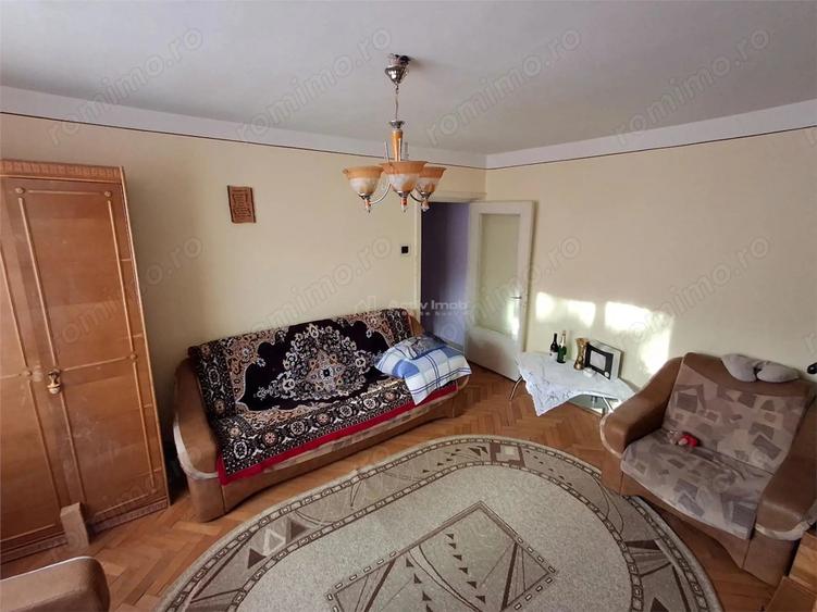 Apartament cu 2 camere semidecomandat în Micro III