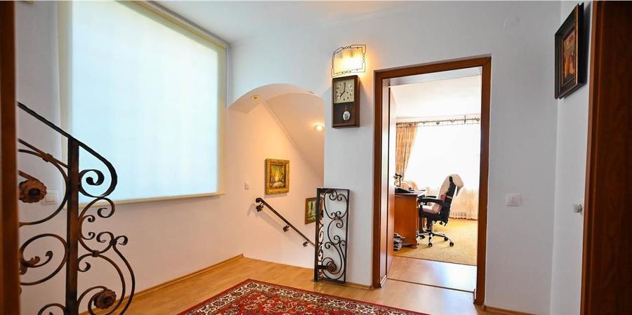 Duplex cu 13 camere cu Teren 324 Mp în Centrul Istoric