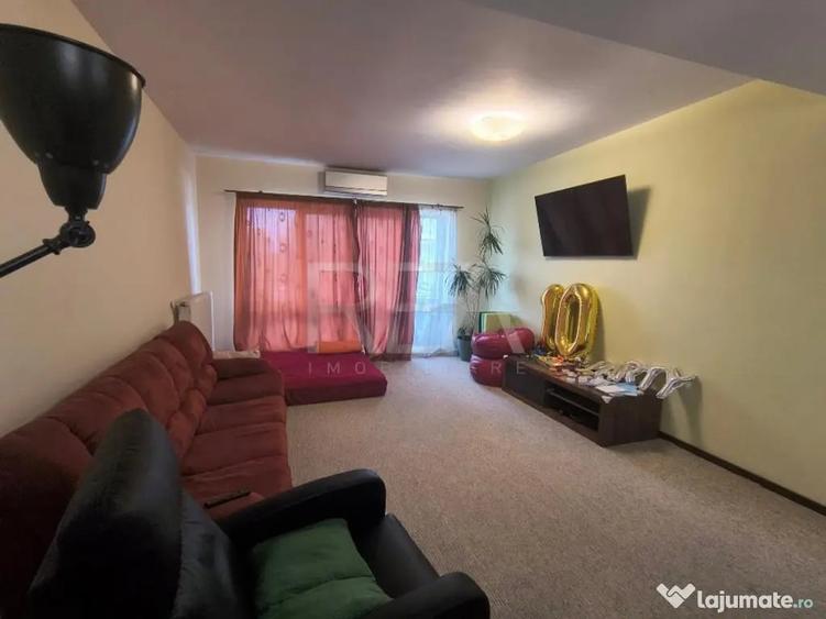 Apartament cu 3 camere semidecomandat în Pajura