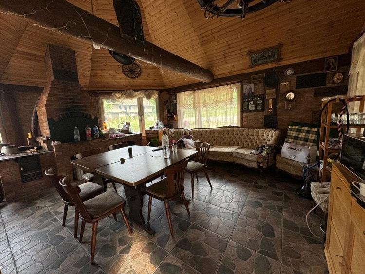 Casă cu 13 camere cu Teren 2500 Mp în Sucevița