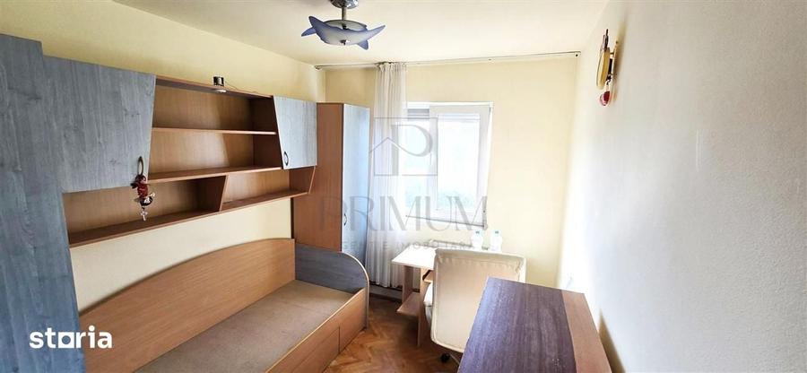Apartament cu 4 camere semidecomandat în Circumvalațiunii