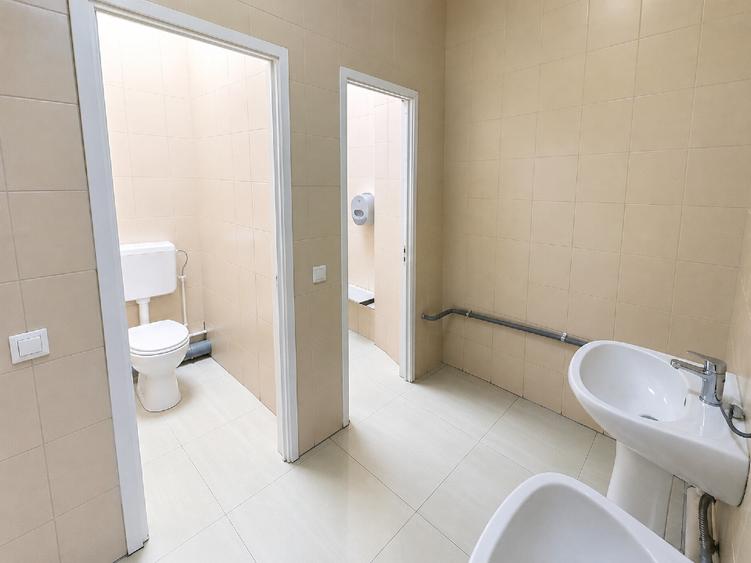 Birou, de 350 mp, în