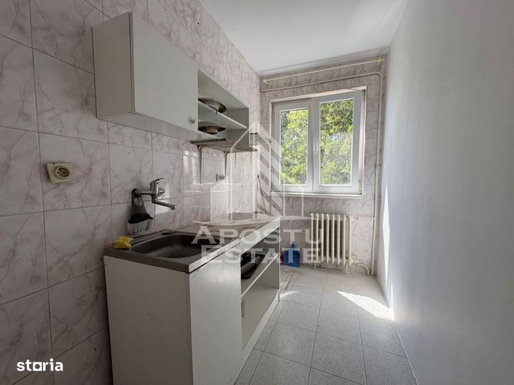 Apartament cu 2 camere semidecomandat în P-ța Unirii