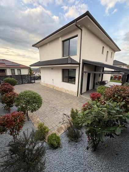 Casă individuală cu 5 camere cu Canalizare în Exterior Est