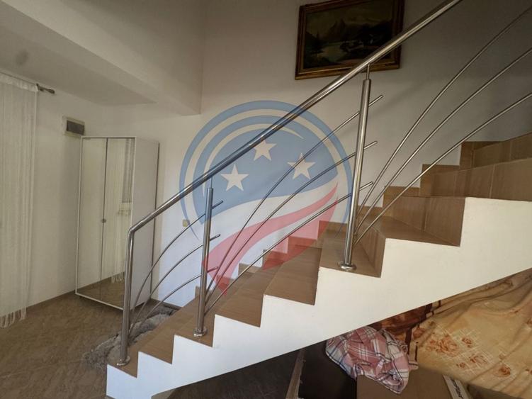 Casă individuală cu 4 camere cu Canalizare în Central
