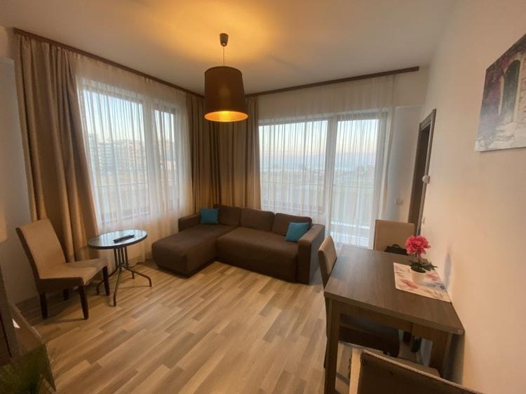 Apartament cu 2 camere semidecomandat, mobilat în Central