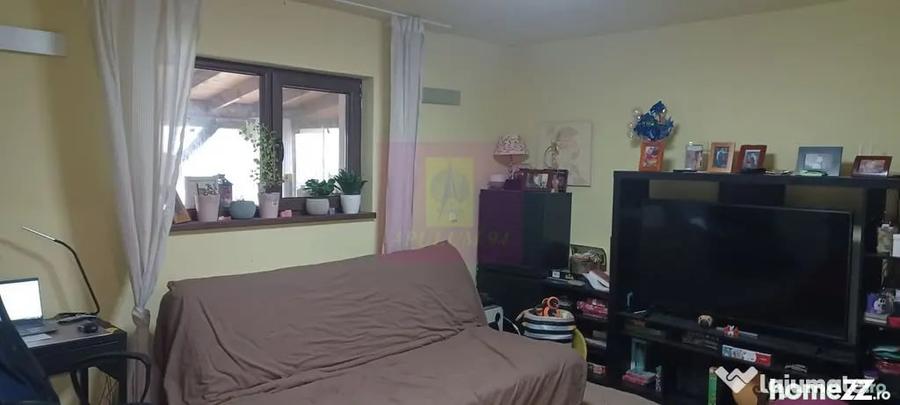 Casă cu 4 camere cu Teren 500 Mp în Săbăreni