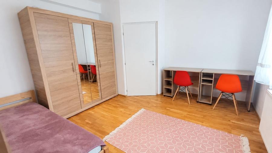 Apartament cu 3 camere decomandat, mobilat în Europa