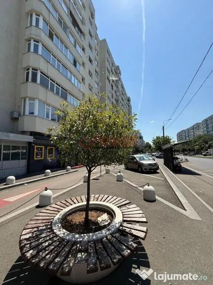 Apartament cu 4 camere semidecomandat în Berceni