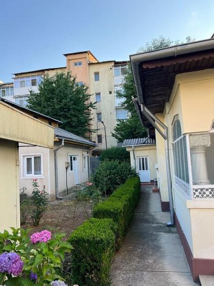 Casă cu 4 camere în Central
