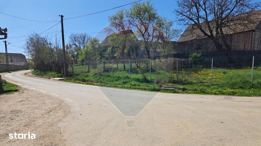 Teren de 980 mp, în Părău