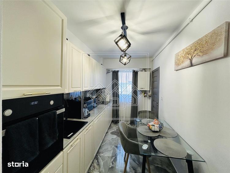 Apartament cu 4 camere decomandat în Valea Aurie
