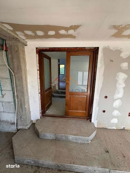 Casă cu 6 camere cu Teren 1354 Mp în Cornu