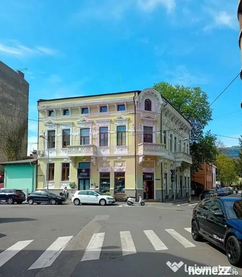 Casă cu 7 camere cu Teren 325 Mp în Central
