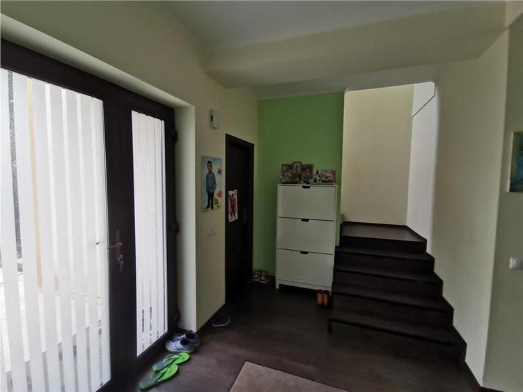 Casă individuală cu 5 camere cu Canalizare în Chiajna