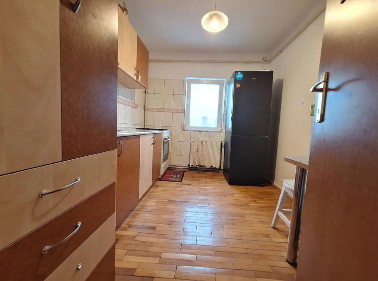 Apartament cu 2 camere semidecomandat, mobilat în Soarelui