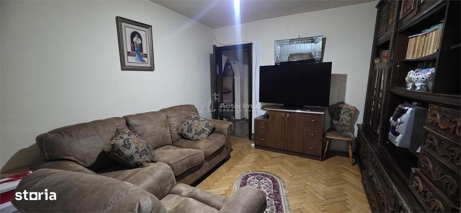 Apartament cu 3 camere în Aleea Trandafirilor