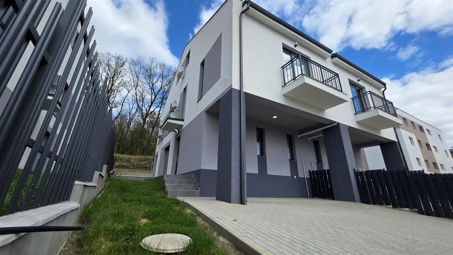 Duplex cu 5 camere cu Teren 200 Mp în Iris
