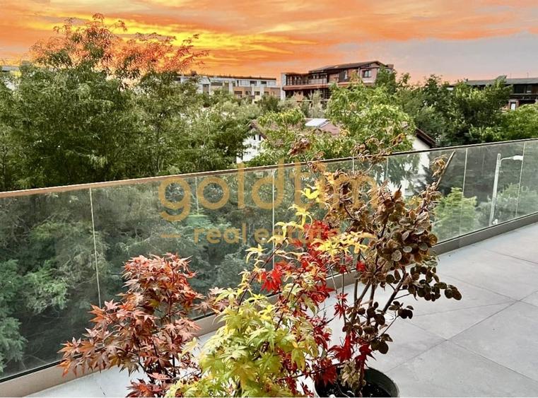 Penthouse cu 5 camere decomandat, mobilat în Pipera
