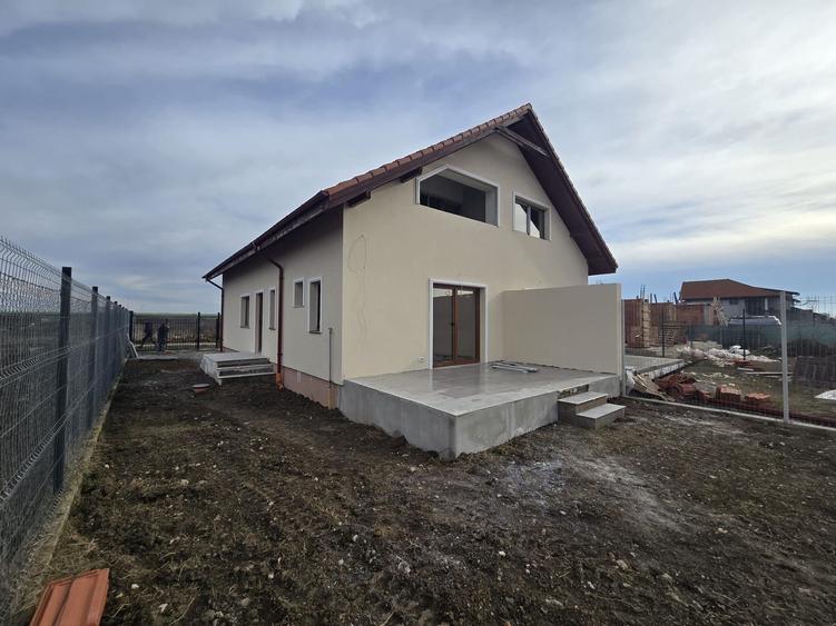 Duplex cu 4 camere cu Canalizare în Moșnița Nouă