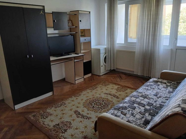 Apartament cu 2 camere decomandat în Podu Roș