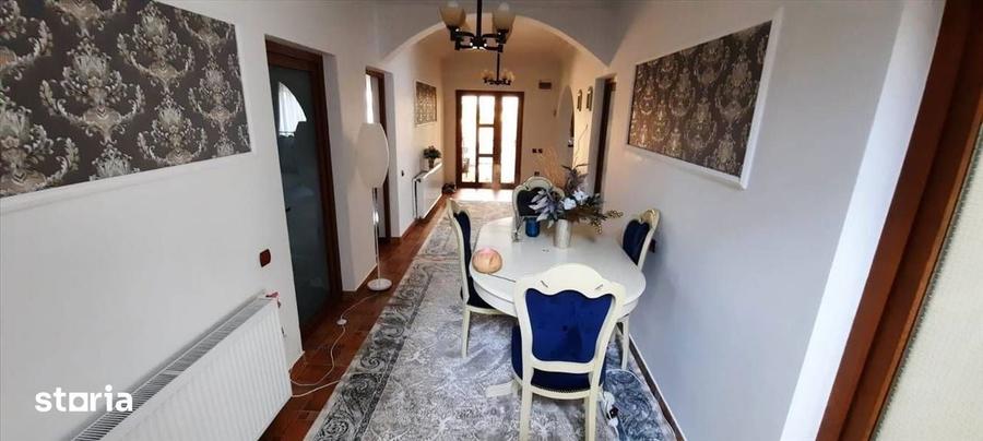 Casă cu 8 camere cu Teren 320 Mp în Cumpăna
