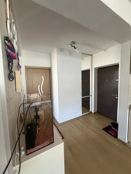 Apartament cu 3 camere decomandat în Florești