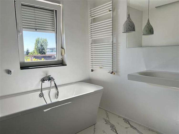 Apartament cu 3 camere decomandat, mobilat în Dorobanți