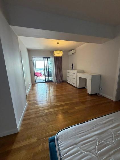 Apartament cu 4 camere decomandat în Floreasca